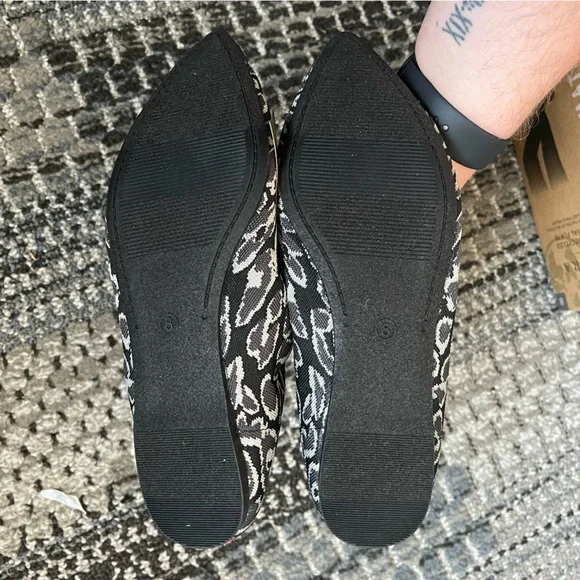 🥿 NIB Serra Ladies Recycled Material Flats, Black Grey Snakeskin Pattern, Size 8 - Picture 4 of 7